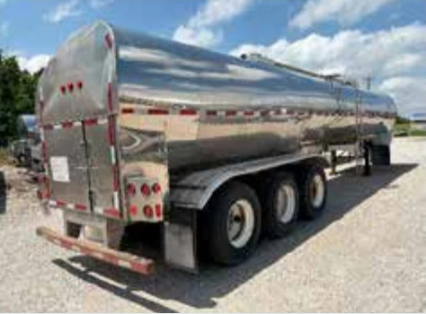 2003 Polar 7,000-Gallon Two-Compartment Farm Pickup Trailer