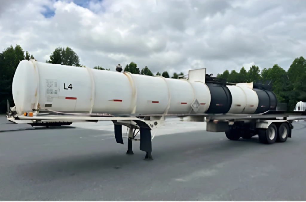 1998 and 2001 5,000-Gallon MC412 Rubber-Lined Trailers