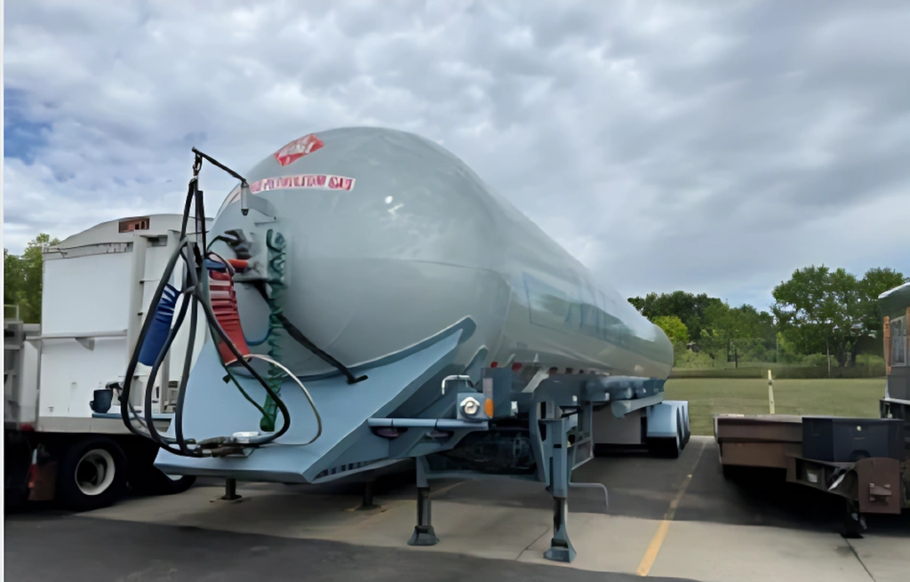 2023 Mississippi 13,600-Gallon Trailer