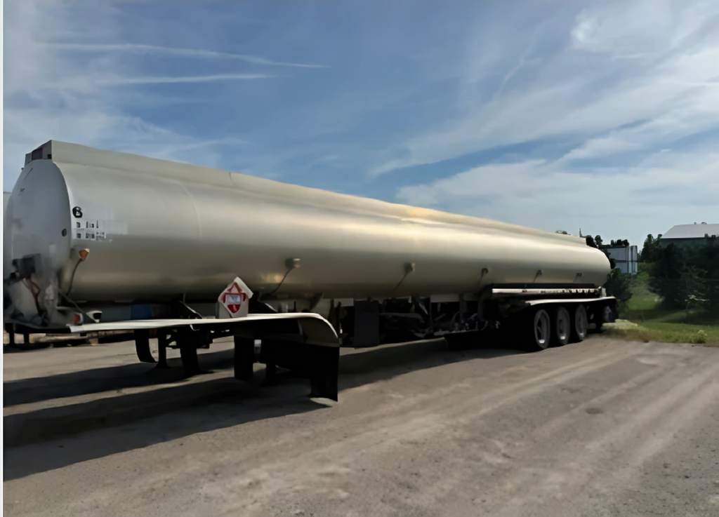2015 Heil 11,500-Gallon Four-Compartment Trailer