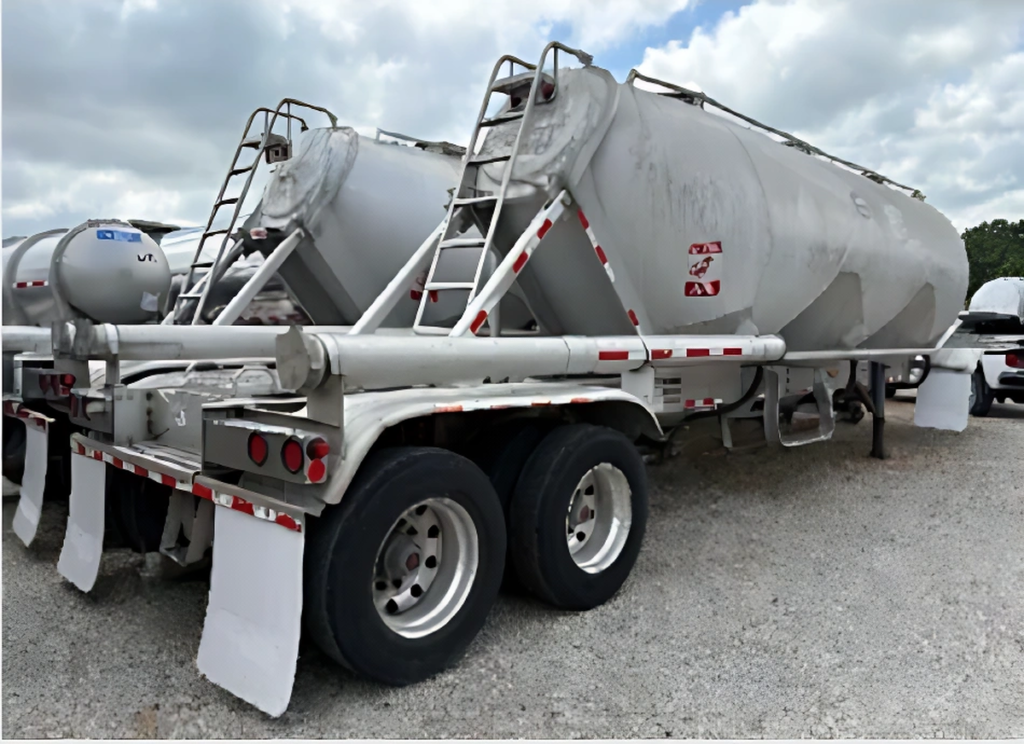 2006 Polar 1000-Cube Dry-Bulk Trailer