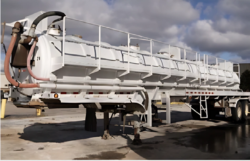 2010 Dragon 6,300-Gallon Non-Code Vacuum Trailer