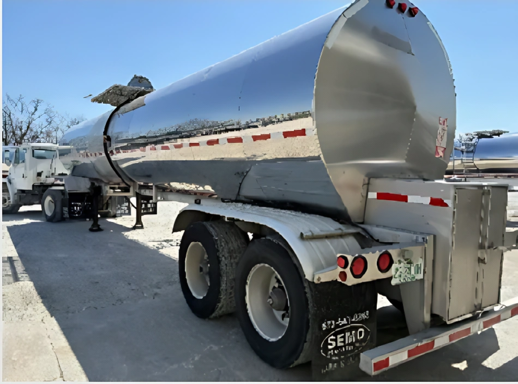 2006 Polar 7,000-Gallon Food-Grade Trailer with Pump
