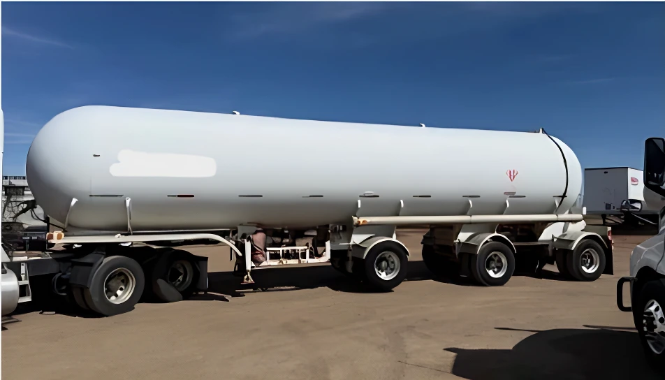 1983 Trinity 14,500-Gallon Trailer