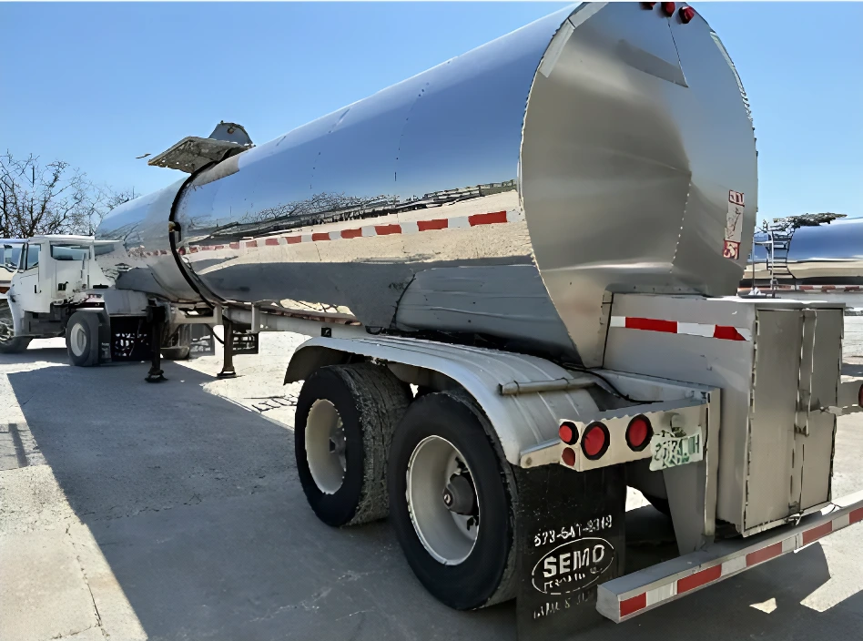 2006 Polar 7,000-Gallon Food-Grade Trailer