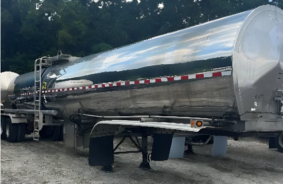 1998 Brenner 7,150-Gallon Food-Grade Trailer