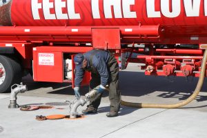 Gasoline Tanker Hose Connection 2011 01 28 Connecting hose in Sheetz fill up